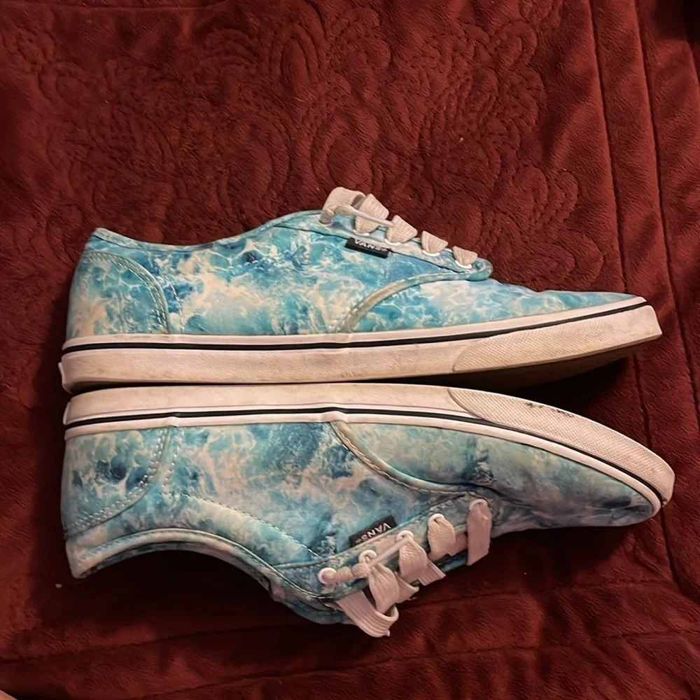 Vans  coastal cloud blue & white women’s size 9 canvas shoes Beach walking shoes